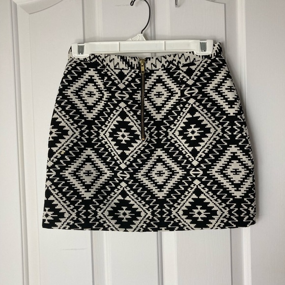 Topshop Tall Black and White Aztec Woven Skirt - Picture 3 of 8
